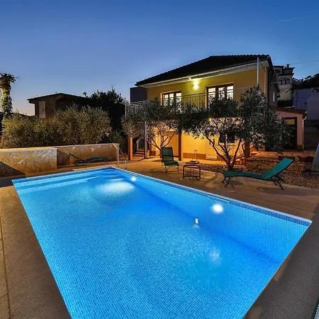 Apartment Palada House With A Private Pool *