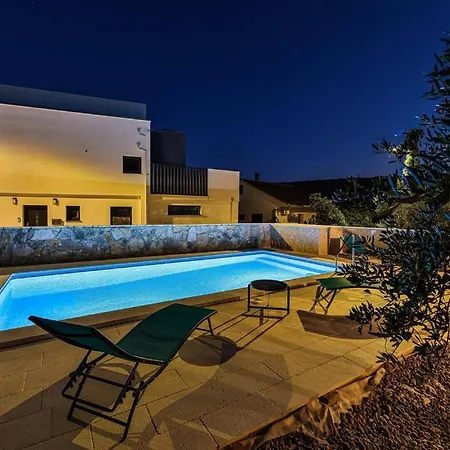 Palada House With A Private Pool Apartment Marina
