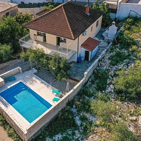 Palada House With A Private Pool Marina