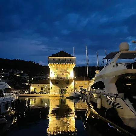 Palada House With A Private Pool Marina