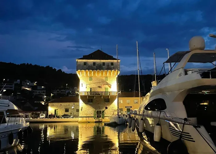 Palada House With A Private Pool Marina