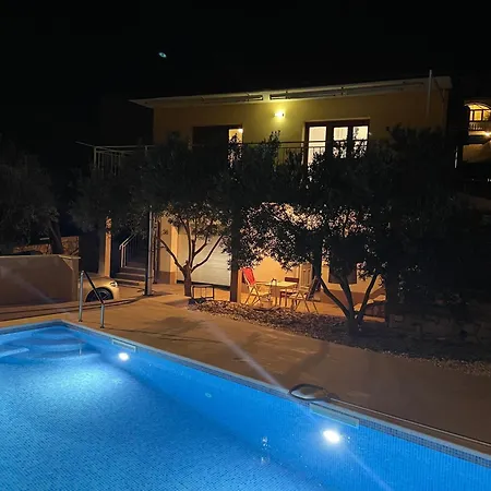 Palada House With A Private Pool Apartamento Marina (Bossoglina)